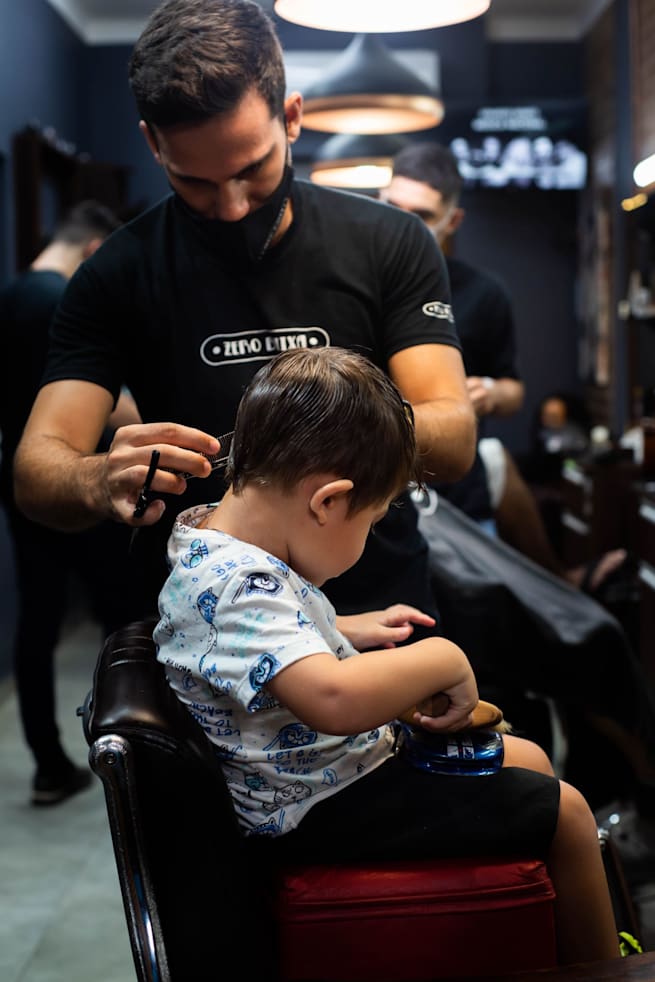 tio-caian-cortando-cabelo-masculino-infantil